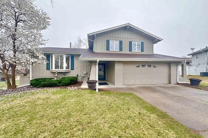 9818 O Circle , Omaha, NE 68127