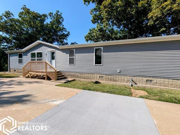 11598 WOODY Lane, West Burlington, IA 52655