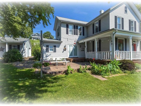 2002 MISSISSIPPI Boulevard, Bettendorf, IA 52722