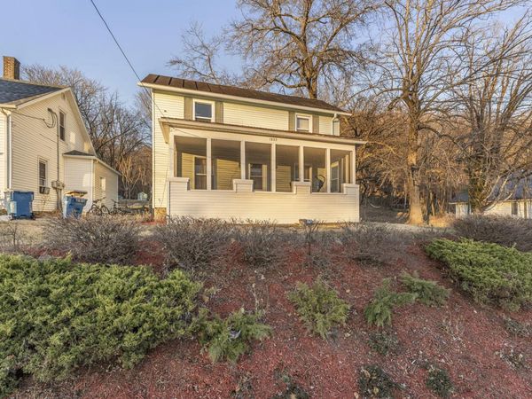 1803 HERSHEY AVE, Muscatine, IA 52761