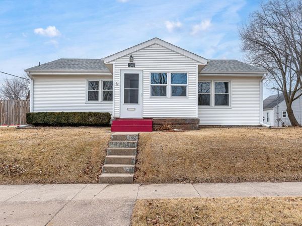 1208 1ST AVE, Muscatine, IA 52761