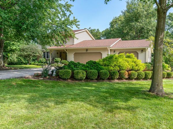 2273 RIDGEVIEW DR, Muscatine, IA 52761