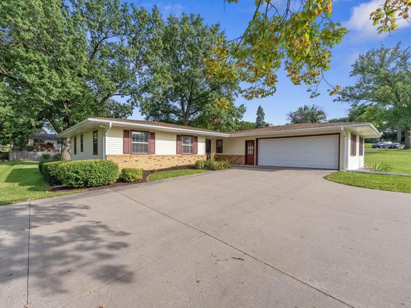 520 WIER ST, Muscatine, IA 52761