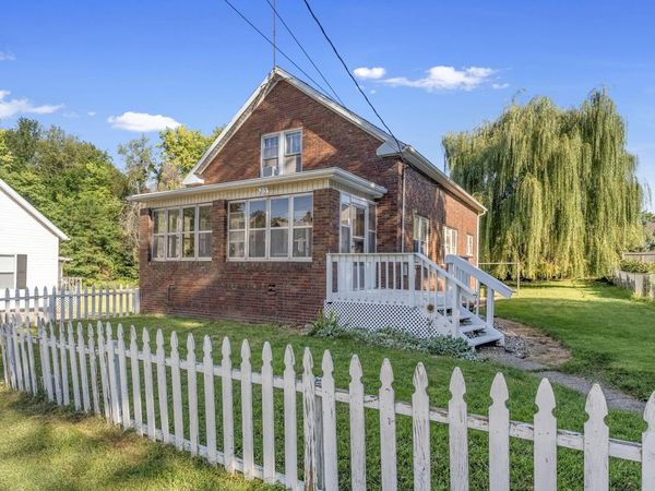 215 BRIDGEMAN ST, Muscatine, IA 52761