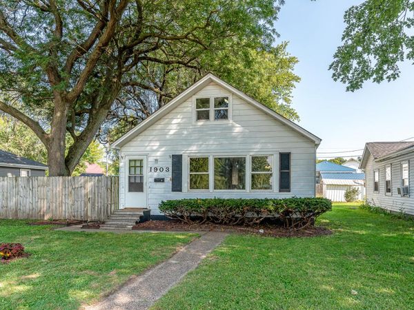 1903 ONEIDA AVE, Muscatine, IA 52761