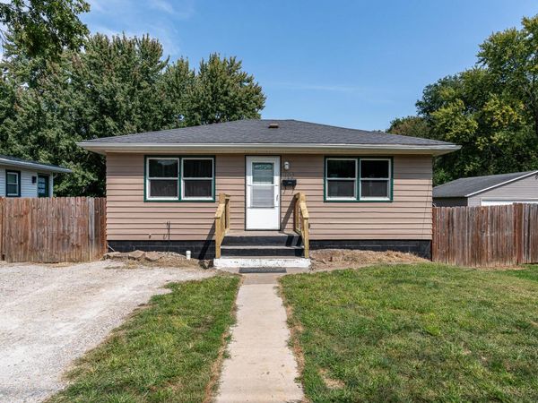 405 ROSCOE AVE, Muscatine, IA 52761
