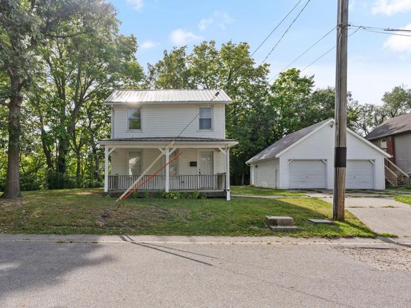 1116 E 8TH ST, Muscatine, IA 52761