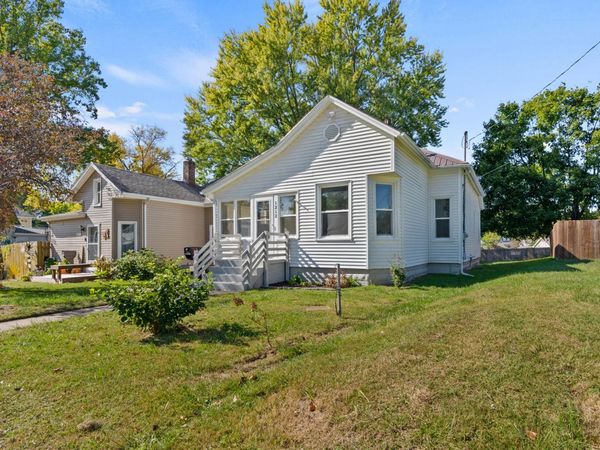 1212 OAK STREET, Muscatine, IA 52761