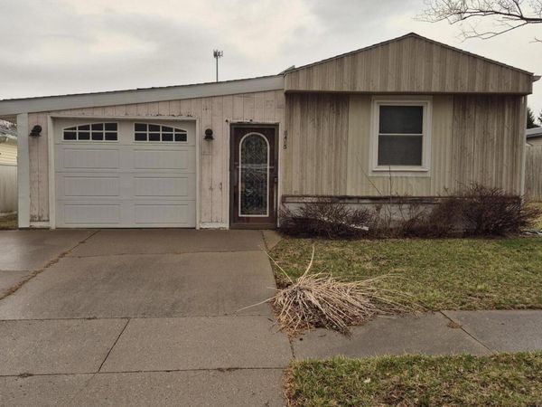 405 PEACHTREE ST, Muscatine, IA 52761