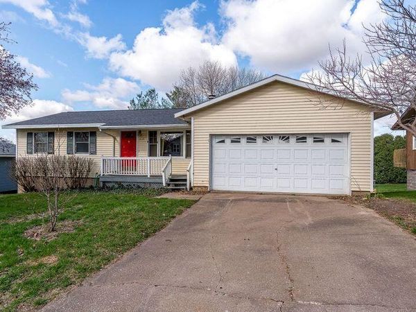 2130 5TH AVE, Muscatine, IA 52761