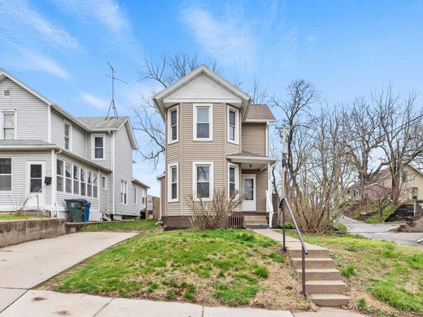 113 ROSCOE AVE, Muscatine, IA 52761