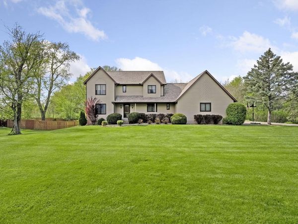 2677 TOM SAWYER RD, Muscatine, IA 52761