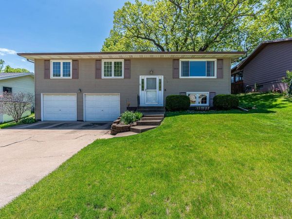 2306 LONG MEADOW LN, Muscatine, IA 52761