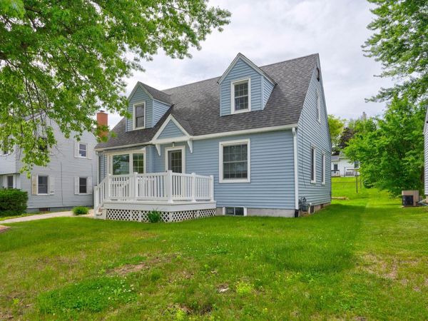 108 MIDDLE RD, Muscatine, IA 52761