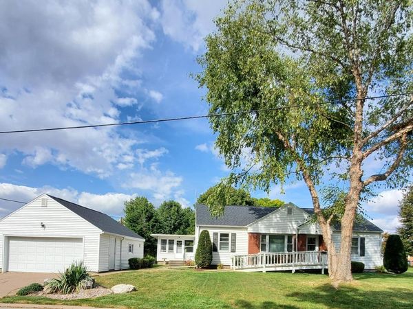 715 WIER ST, Muscatine, IA 52761