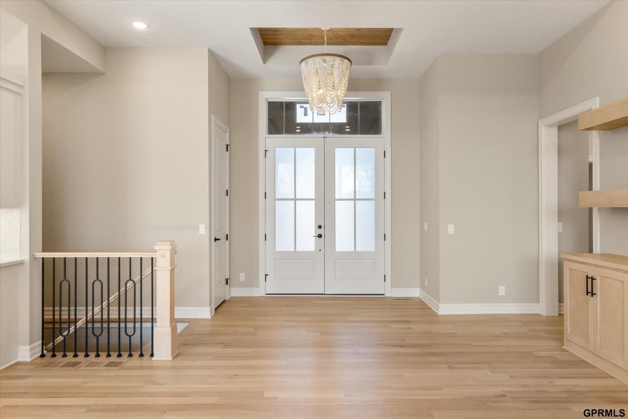 20613 Laurel Avenue , Omaha, NE 68022