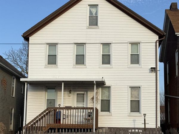 709 E 22nd Street, Dubuque, IA 52001