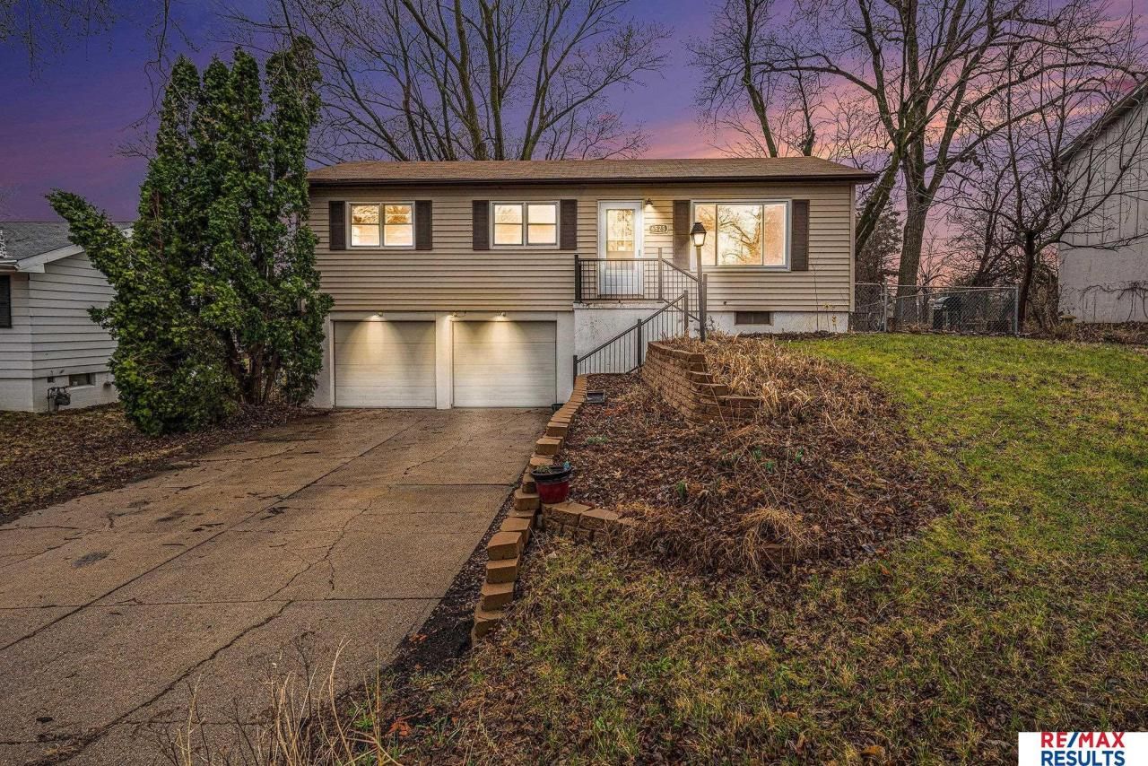 6523 Newport Avenue , Omaha, NE 68152