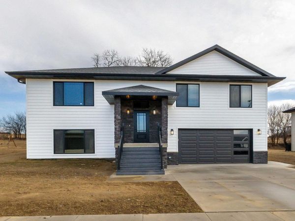 6530 Shrewsbury Lane, Dubuque, IA 52003