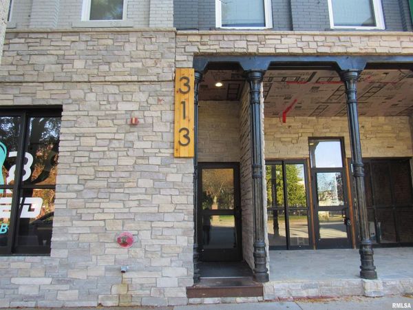 313 20TH Street, Unit 204, Rock Island, IL 61201