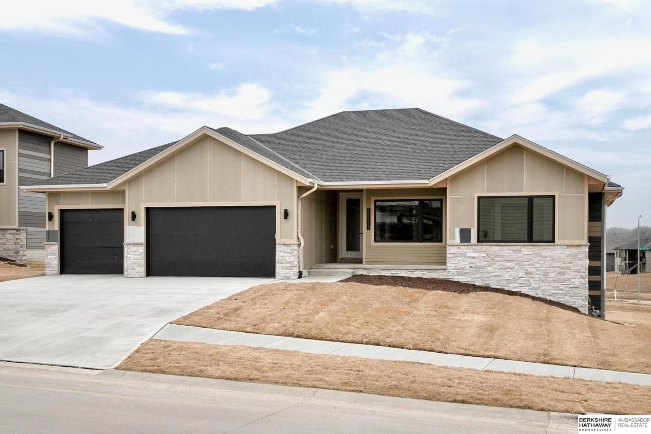 18215 Miami Street , Elkhorn, NE 68022