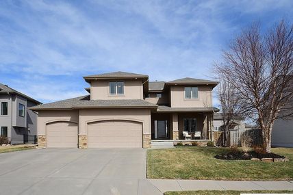 17214 Sunflower Street, Bennington, NE 68007