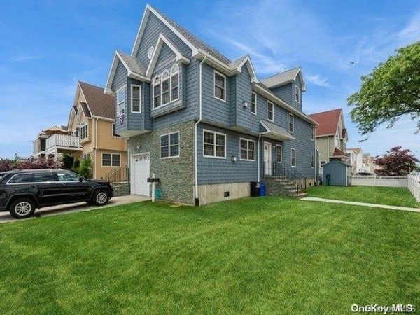 305 Roosevelt Boulevard , Long Beach, NY 11561