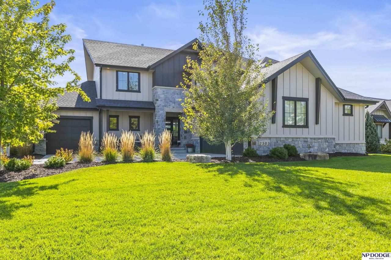 2303 S 220th Avenue, Omaha, NE 68022