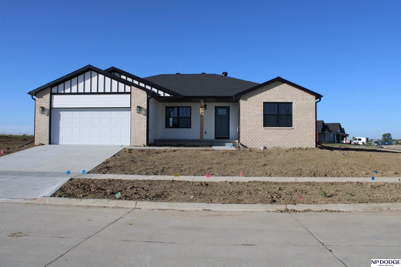 8701 Honeybee Lane, Lincoln, NE 68526