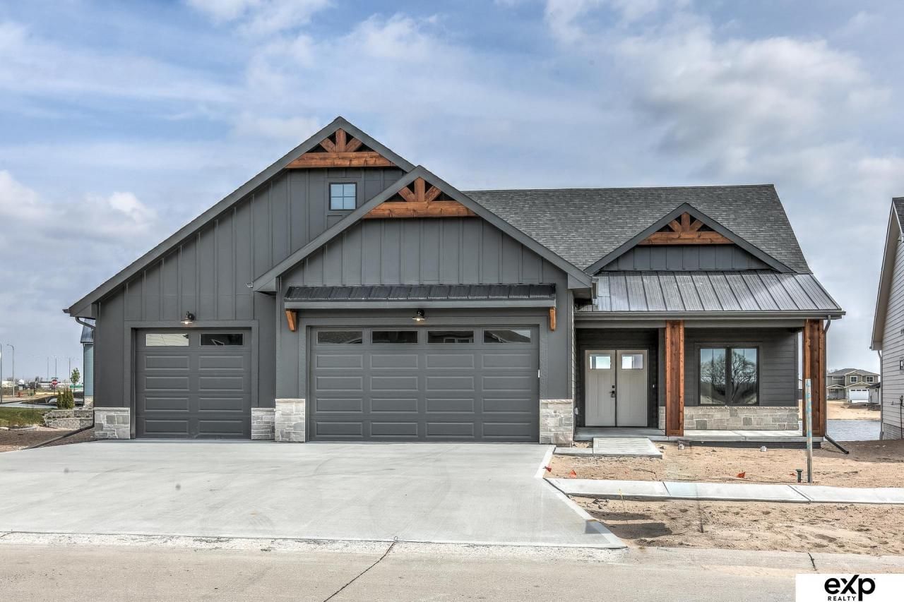 28580 Jessie Circle, Valley, NE 68064