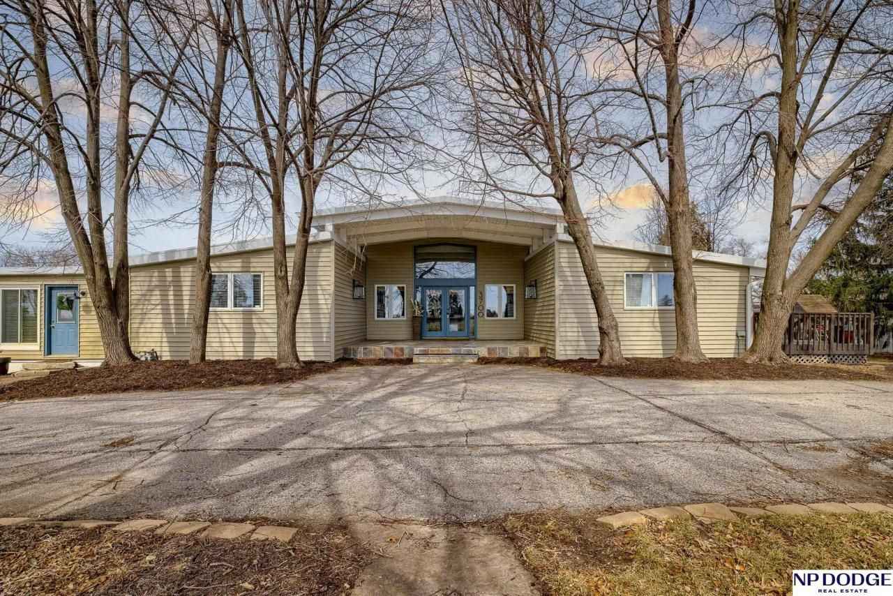 3700 W Van Dorn Street, Lincoln, NE 68522