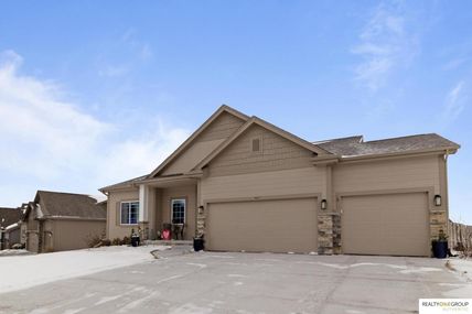 19025 Redwood Street, Omaha, NE 68136