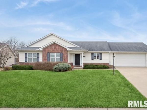 5823 SHAWNEE Drive, Davenport, IA 52804