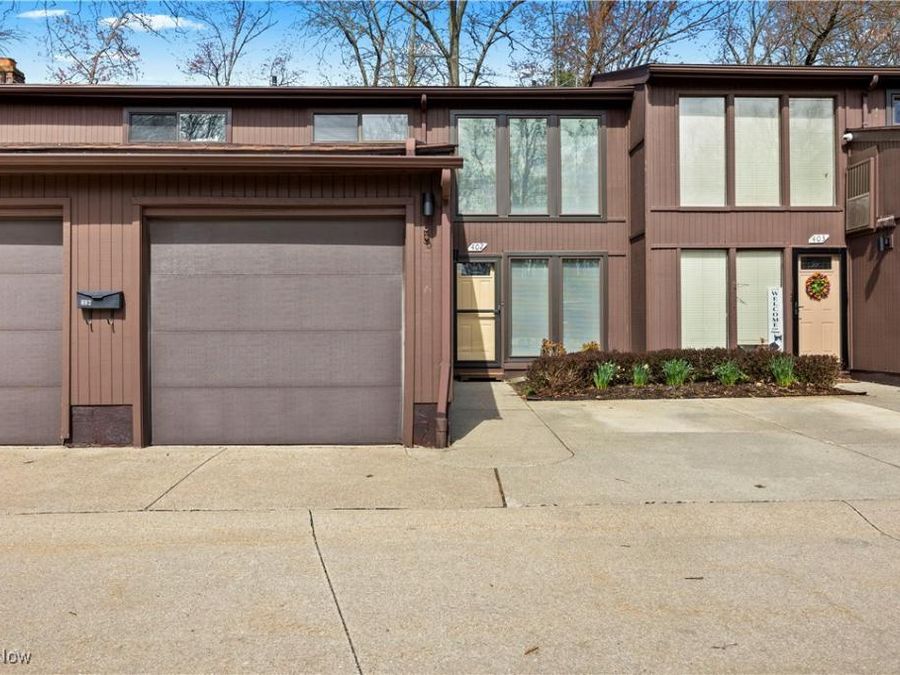 5570 Barton Road, Unit 402, North Olmsted, OH 44070 Photo 1