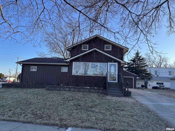 705 8TH Street, De Witt, IA 52742