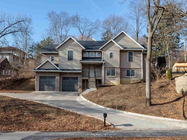 304 MCCLELLAN Boulevard, Davenport, IA 52803