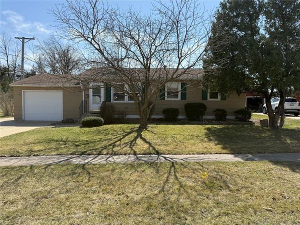 3001 2nd Ave , Cedar Rapids, IA 52404