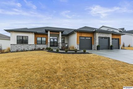 18239 Cheyenne Road, Omaha, NE 68136