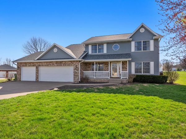 2766 OAK DR, Muscatine, IA 52761