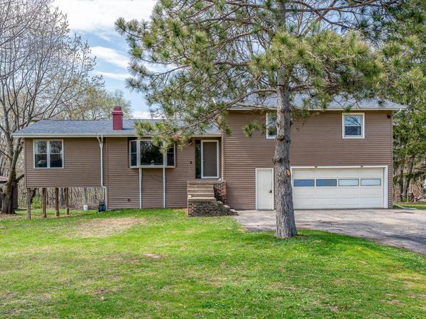 1988 GENEVA HILLS RD, Muscatine, IA 52761