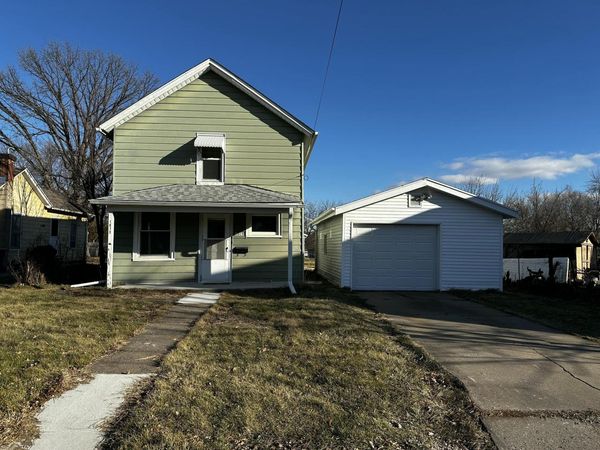 1013 LOMBARD ST, Muscatine, IA 52761