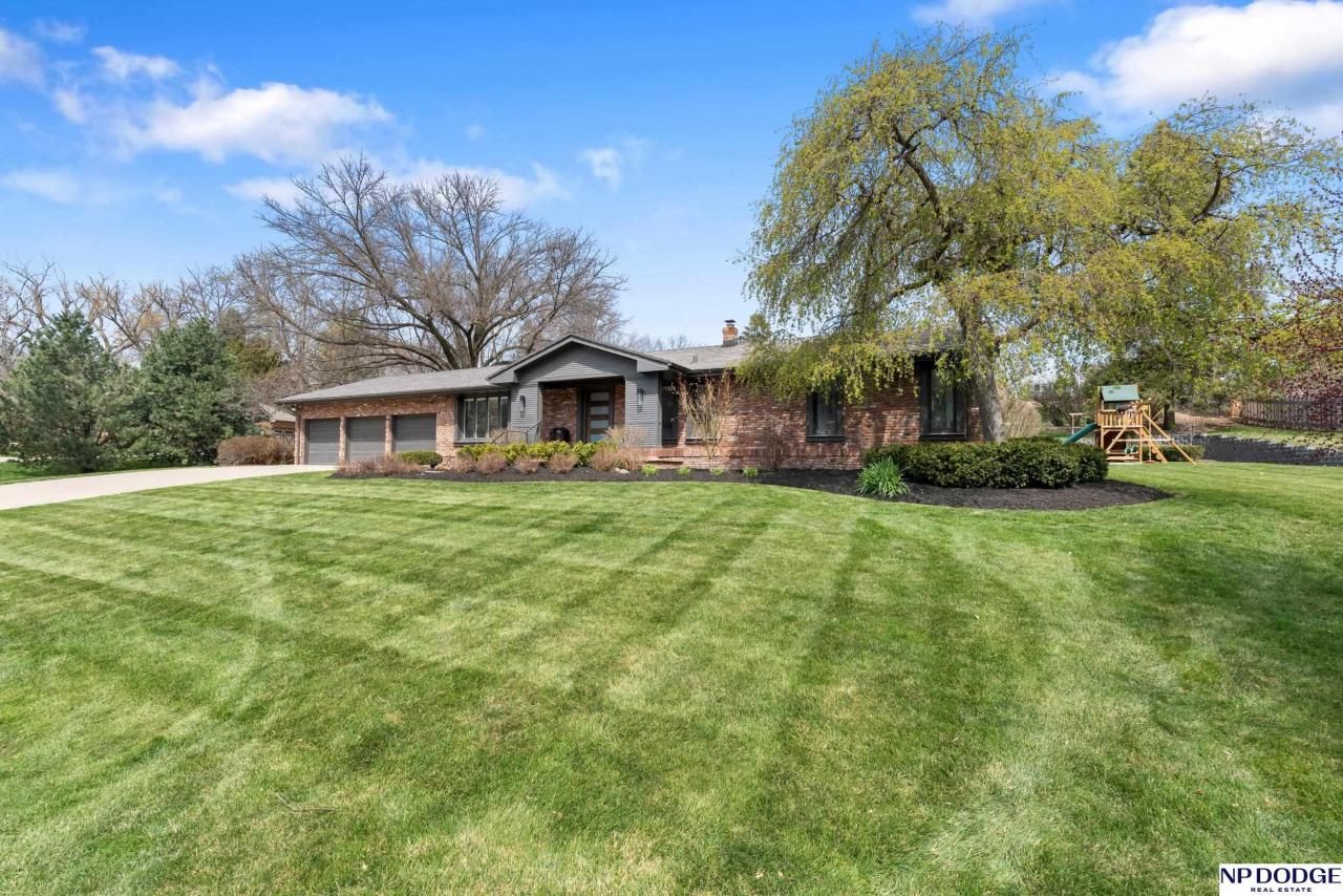 10542 Mullen Road, Omaha, NE 68124