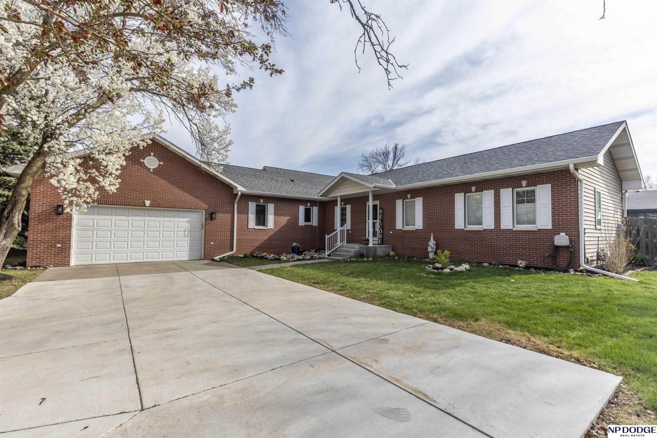 5810 Fieldcrest Way, Lincoln, NE 68512