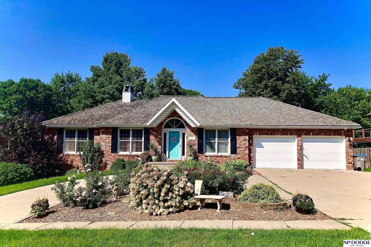5929 Fieldcrest Way, Lincoln, NE 68512