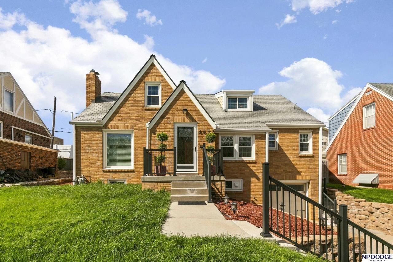 4672 Pine Street, Omaha, NE 68106