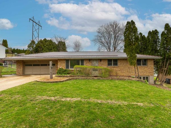 755 Kennedy Court, Dubuque, IA 52001