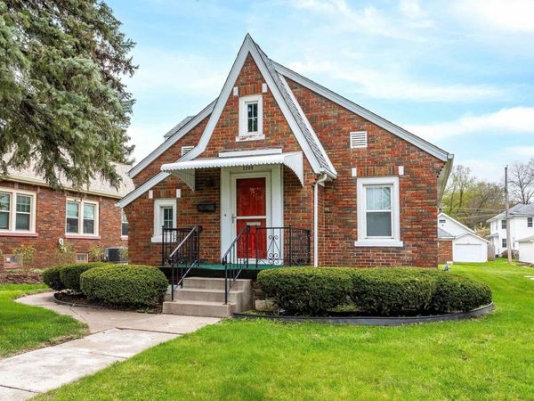 2205 E LOMBARD Street, Davenport, IA 52803