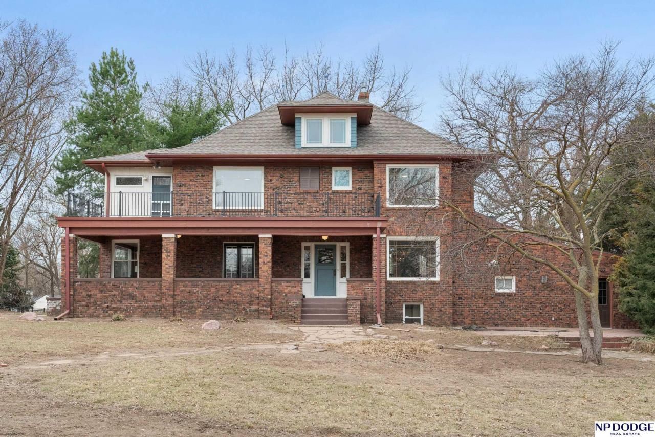 810 Ridgewood Avenue, Omaha, NE 68114