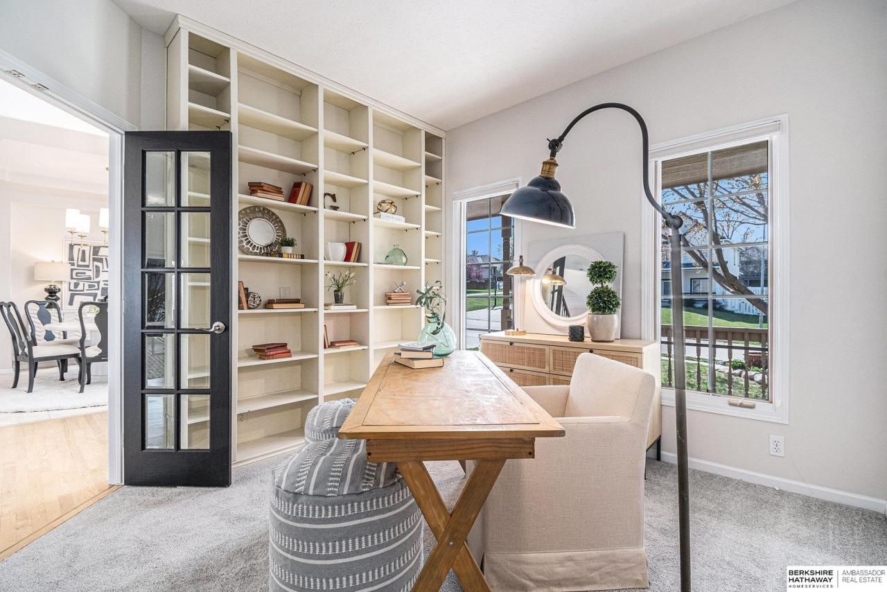 1113 Timber Drive, Papillion, NE 68046