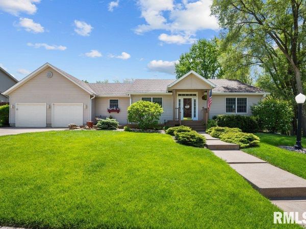 77 PARK VIEW Drive, Eldridge, IA 52748